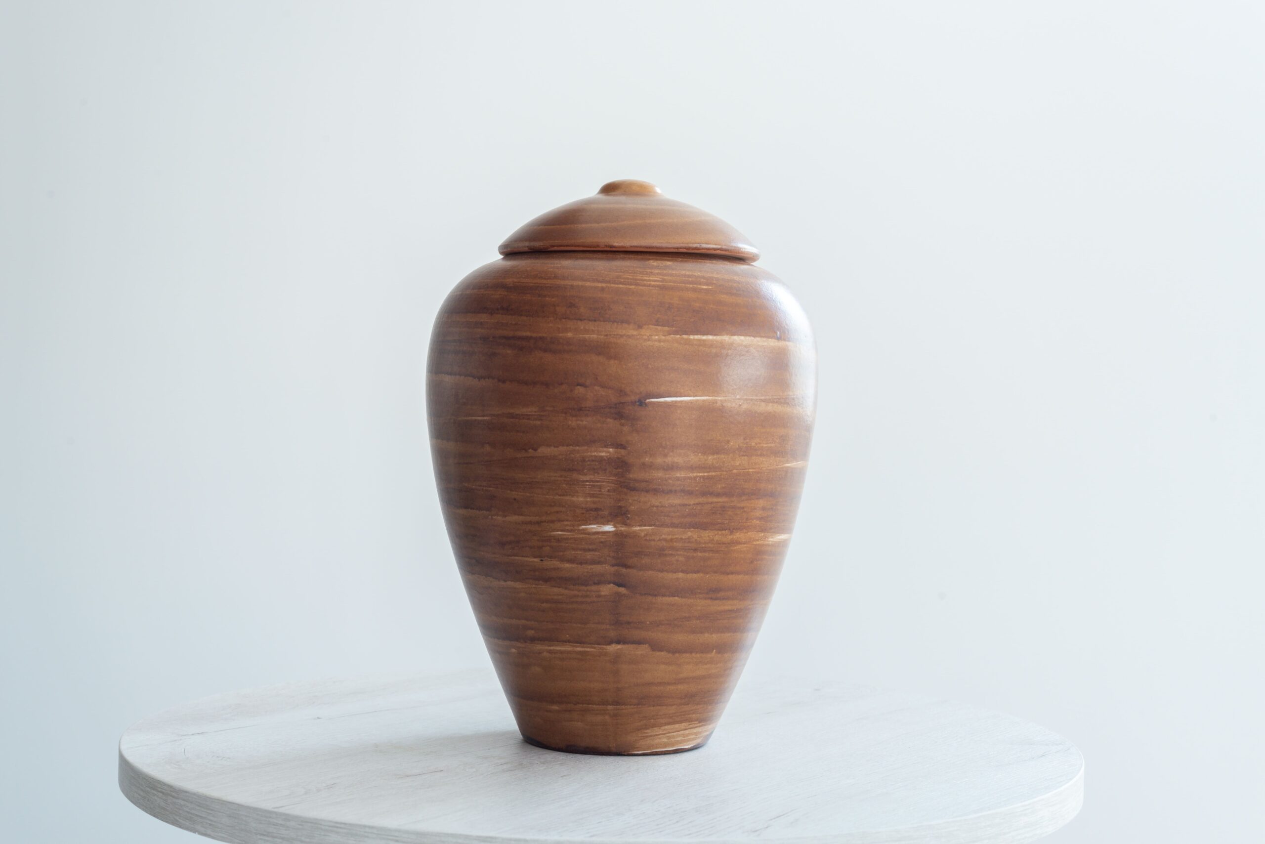urne funeraire marron